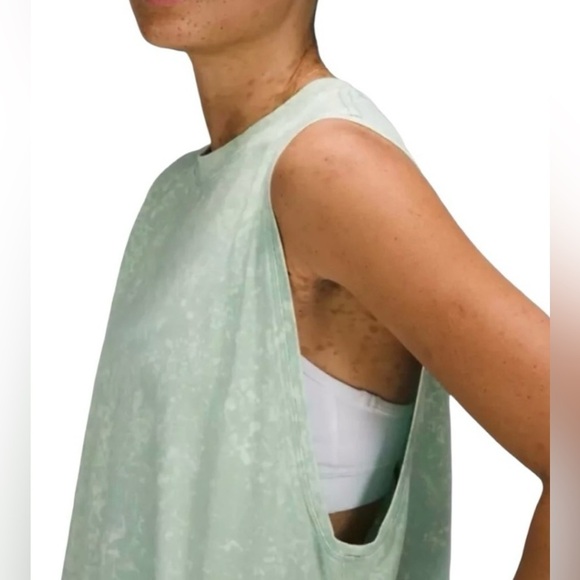 Lululemon 12 All Yours Tank Top Cloudy Wash Arctic Green sleeveless great cond - Picture 6 of 7
